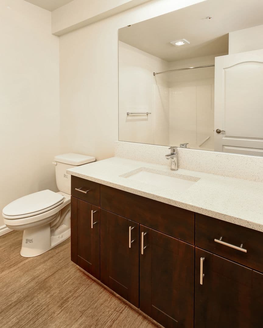 Lynden Apartment: 8874-8878  Depot Road