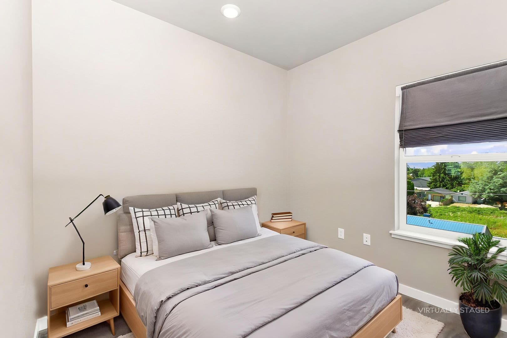 Bellingham Apartment: 2418 Verona Street