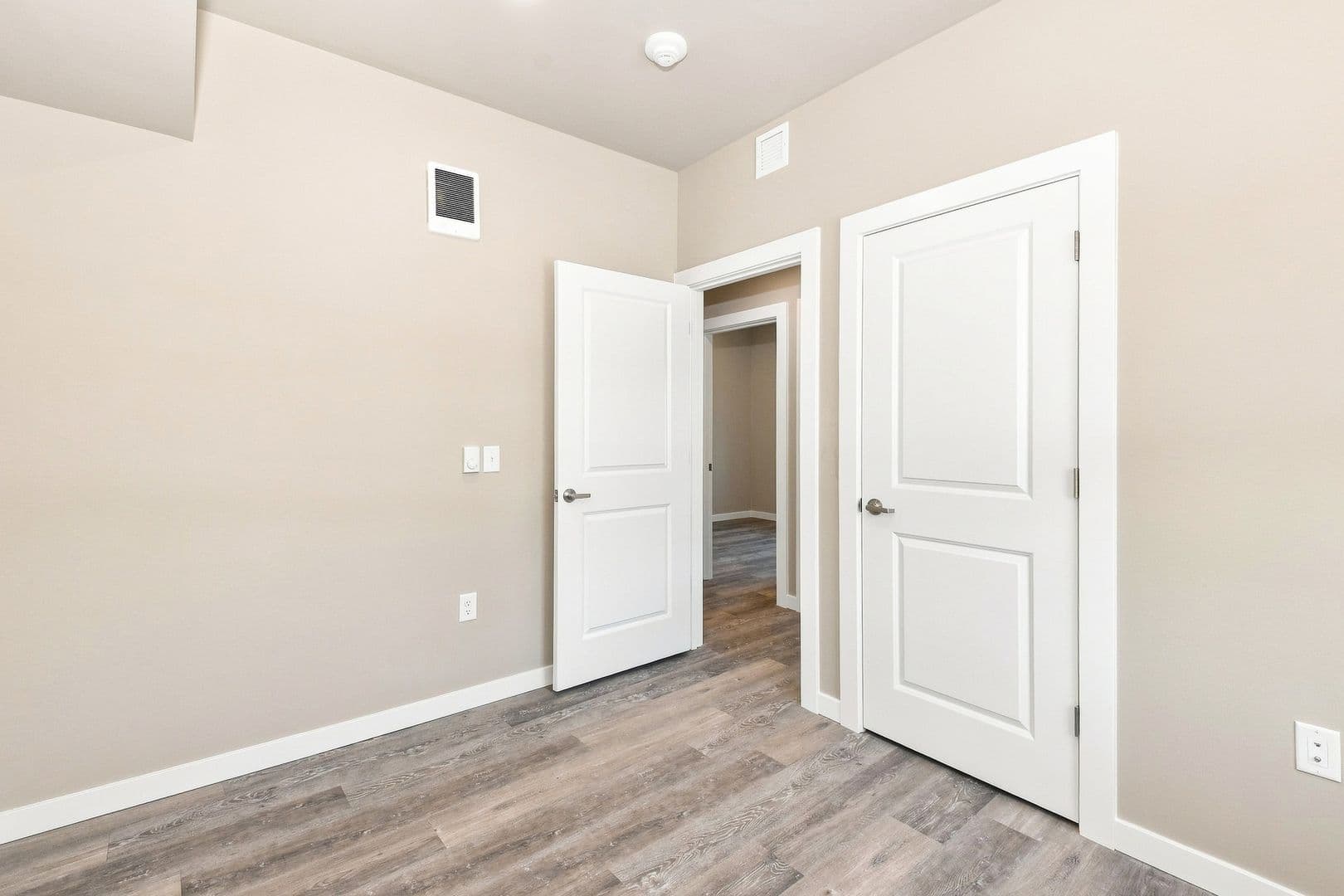 Bellingham Apartment: 2418 Verona Street
