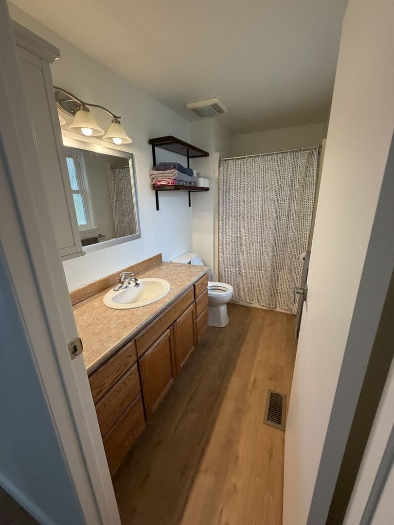 Bellingham House: 2315 Wilson Ave