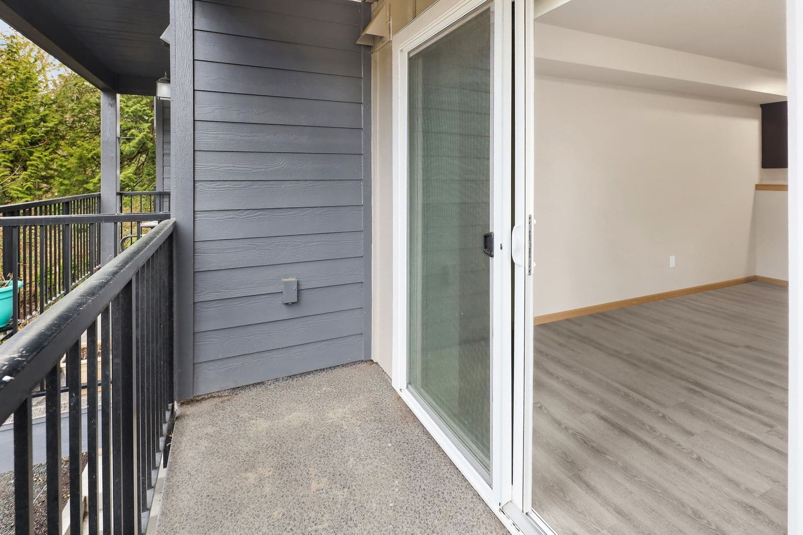 Bellingham Apartment: 541 -545 -549 E Kellogg Road