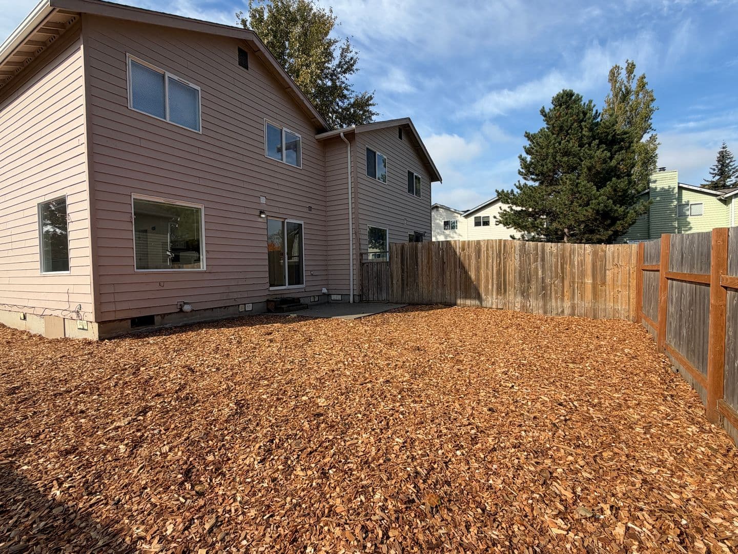Bellingham Apartment: 2720-2722 St Paul Ct