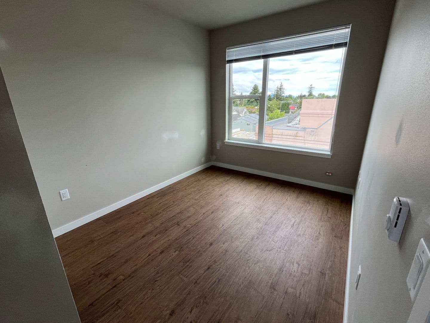 Bellingham Apartment: 2518 Meridian Street