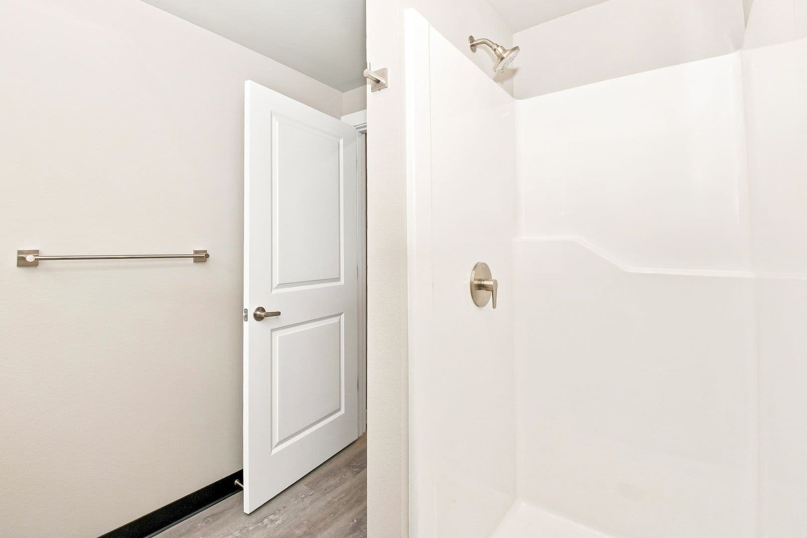 Bellingham Apartment: 2418 Verona Street
