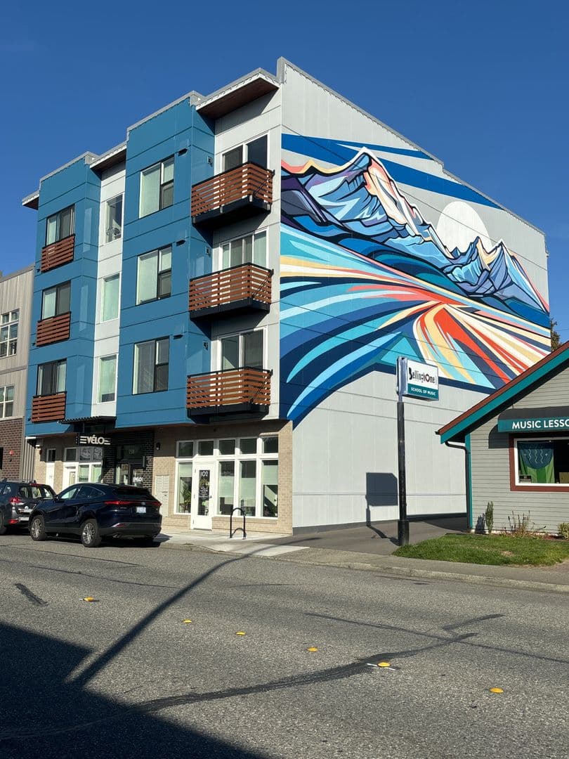 Bellingham Apartment: 2518 Meridian Street