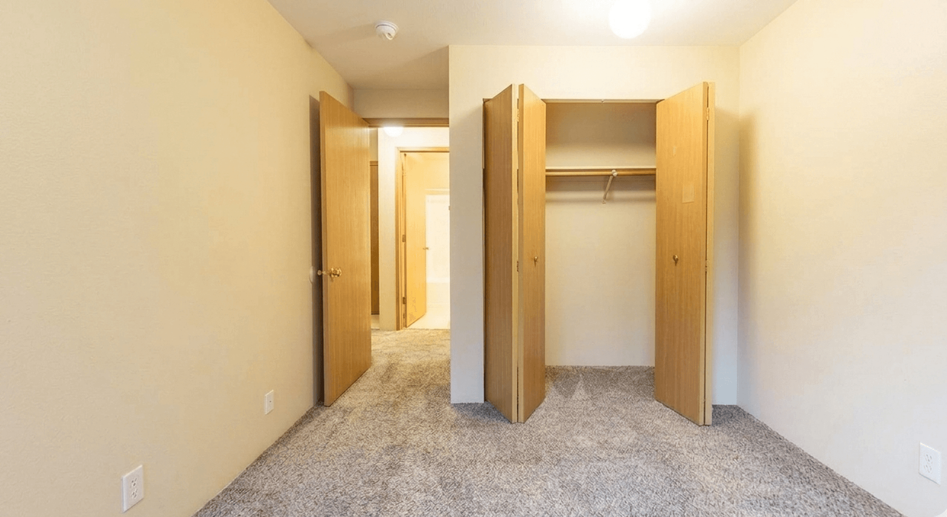 Bellingham Apartment: 926 23rd/927 22nd Street