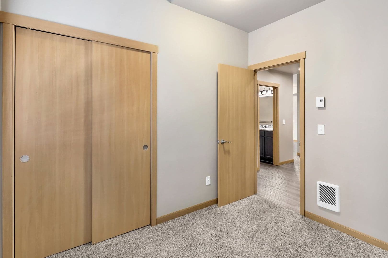 Bellingham Apartment: 541 -545 -549 E Kellogg Road