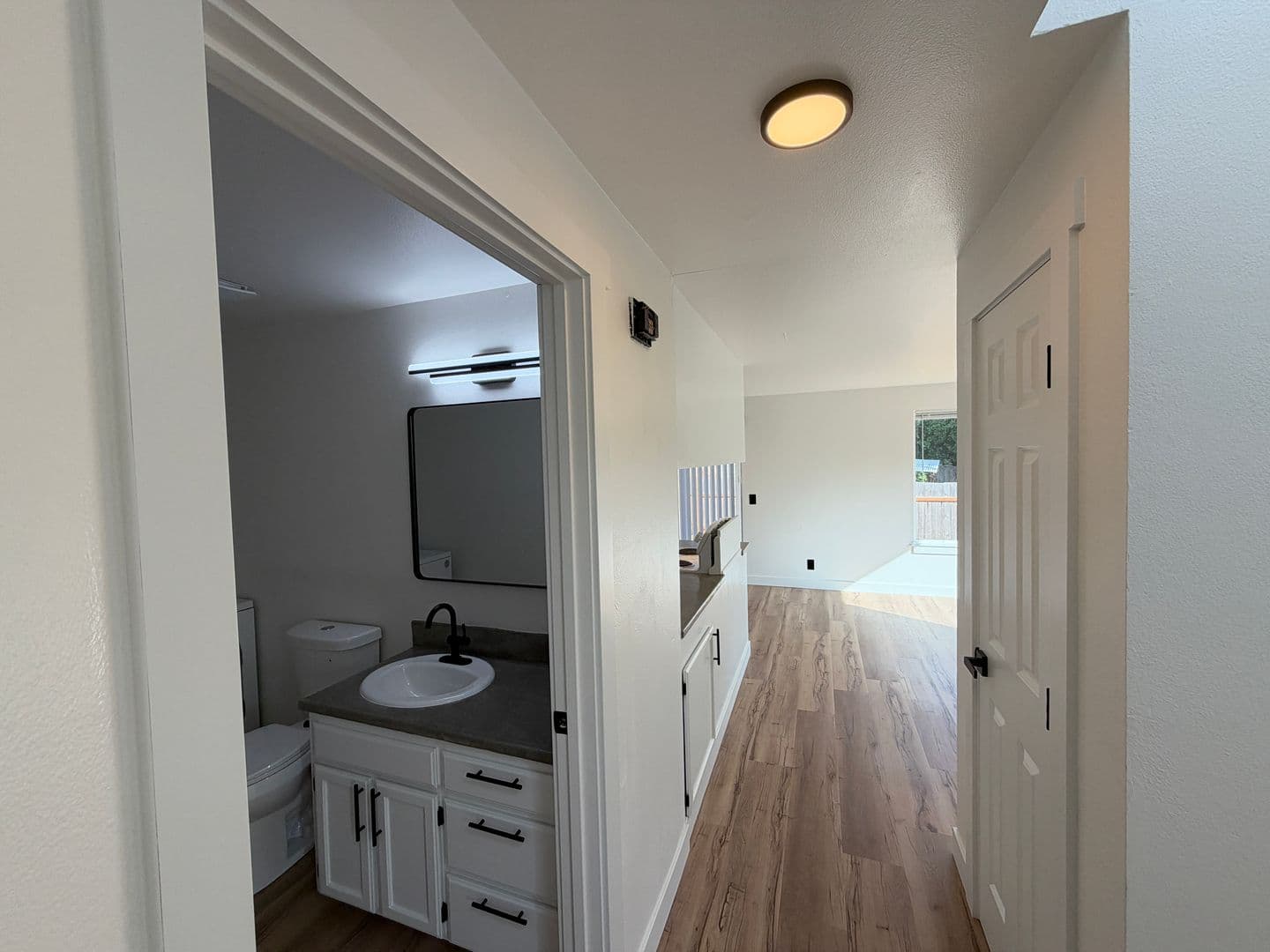 Bellingham Apartment: 2720-2722 St Paul Ct
