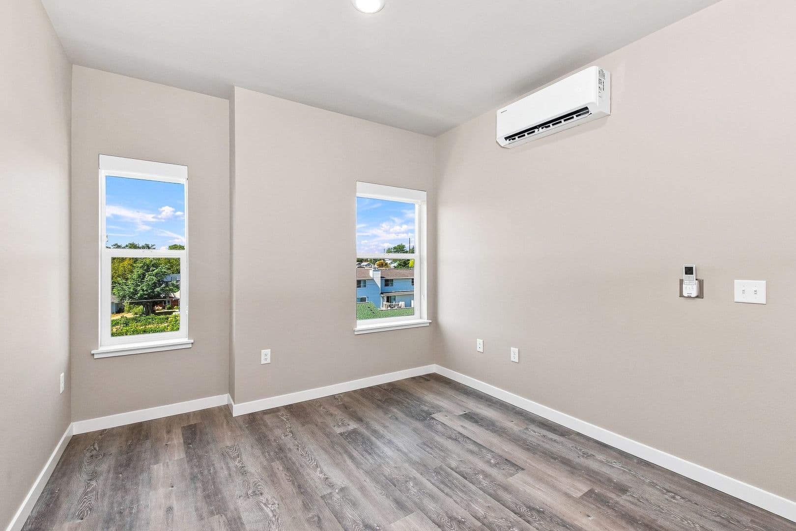 Bellingham Apartment: 2418 Verona Street