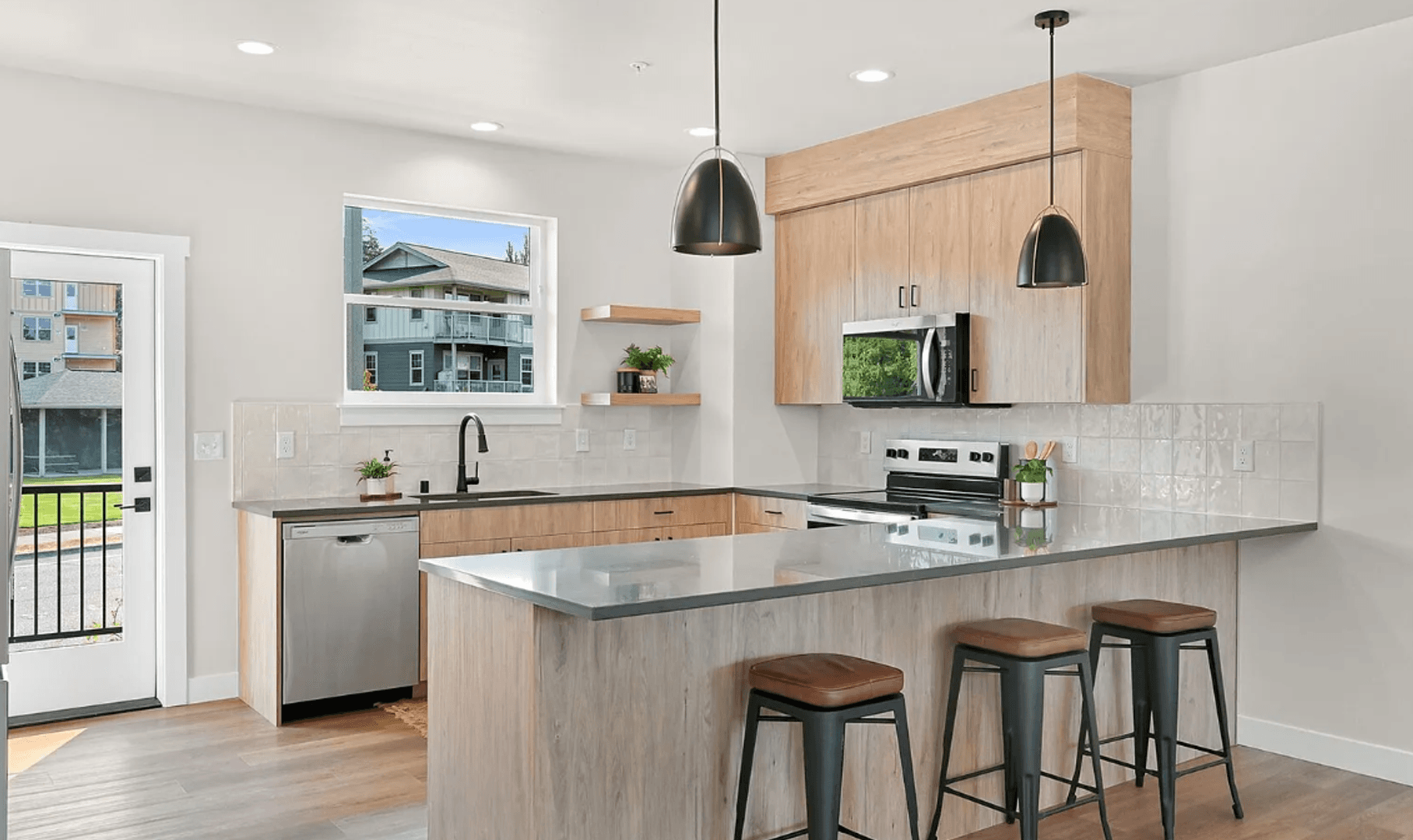 Bellingham Apartment: 217-219 Prince Ave