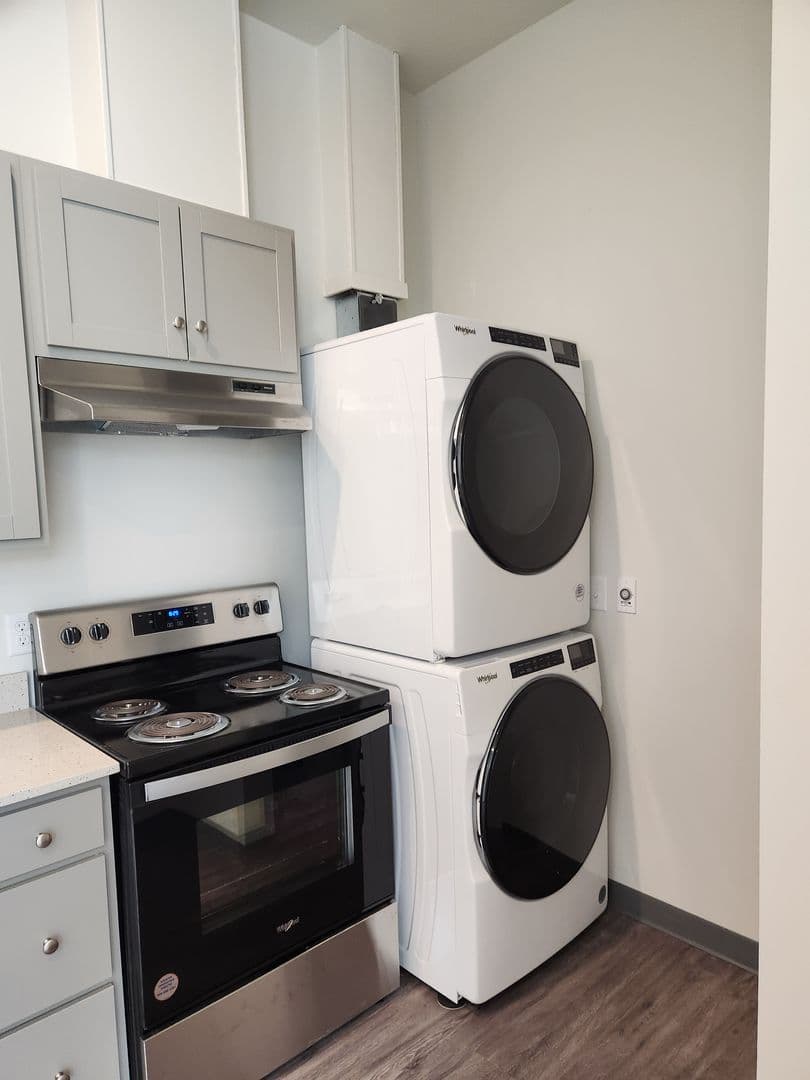 Bellingham Apartment: 1440 10th Street