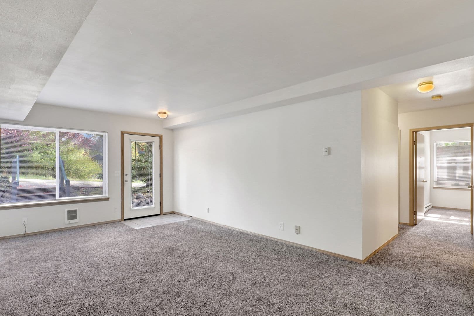 Bellingham Apartment: 2170 Douglas Avenue