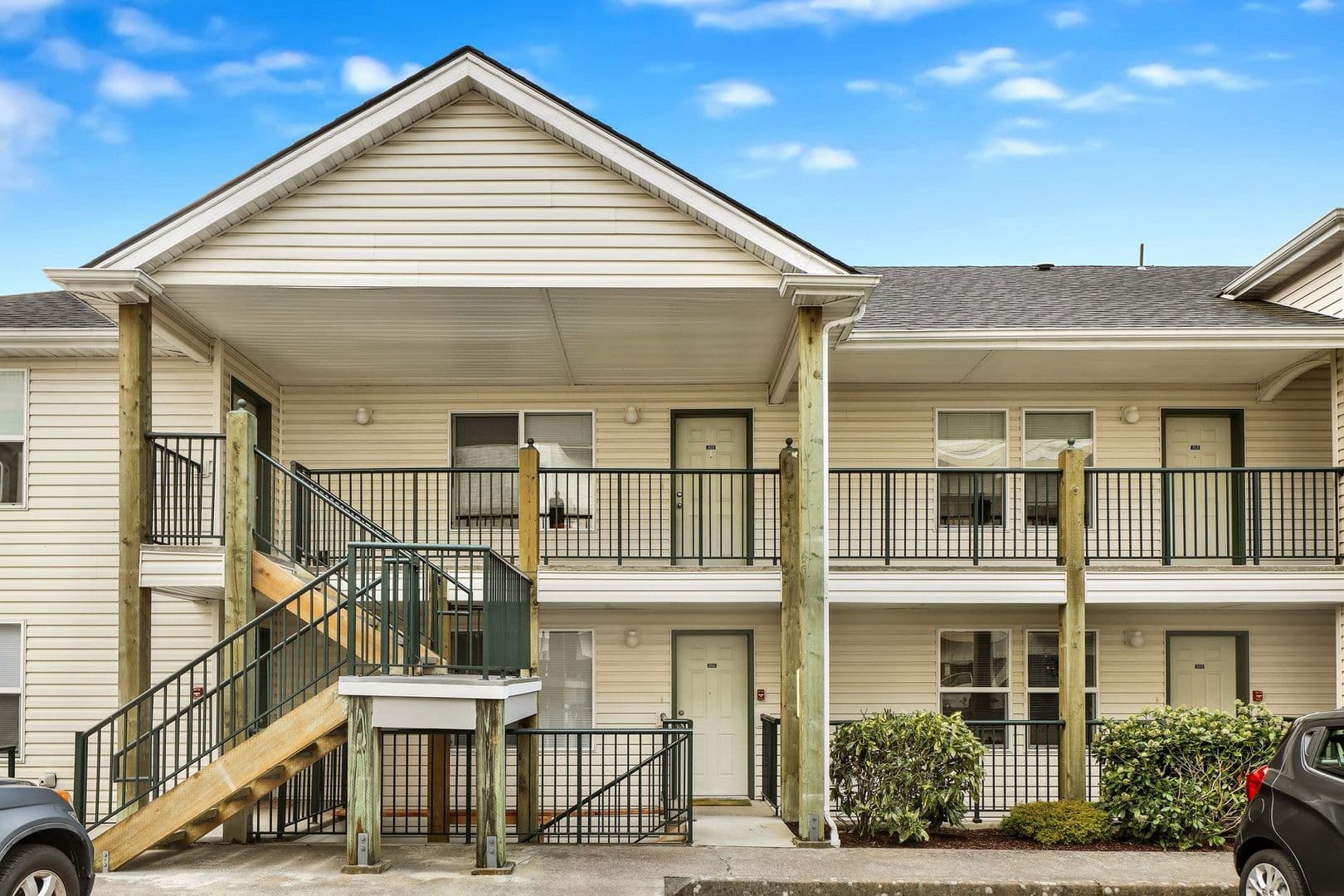 Bellingham Apartment: 230, 240 & 250 32nd Street