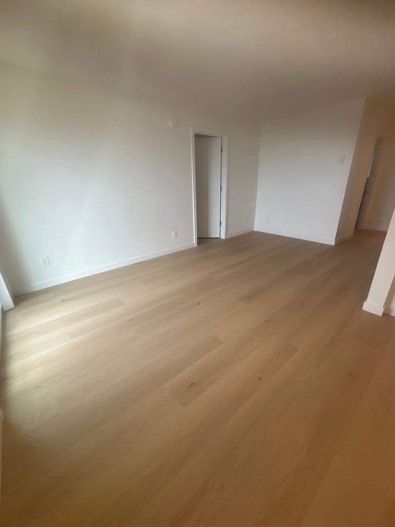 Bellingham Apartment: 490 S. State St