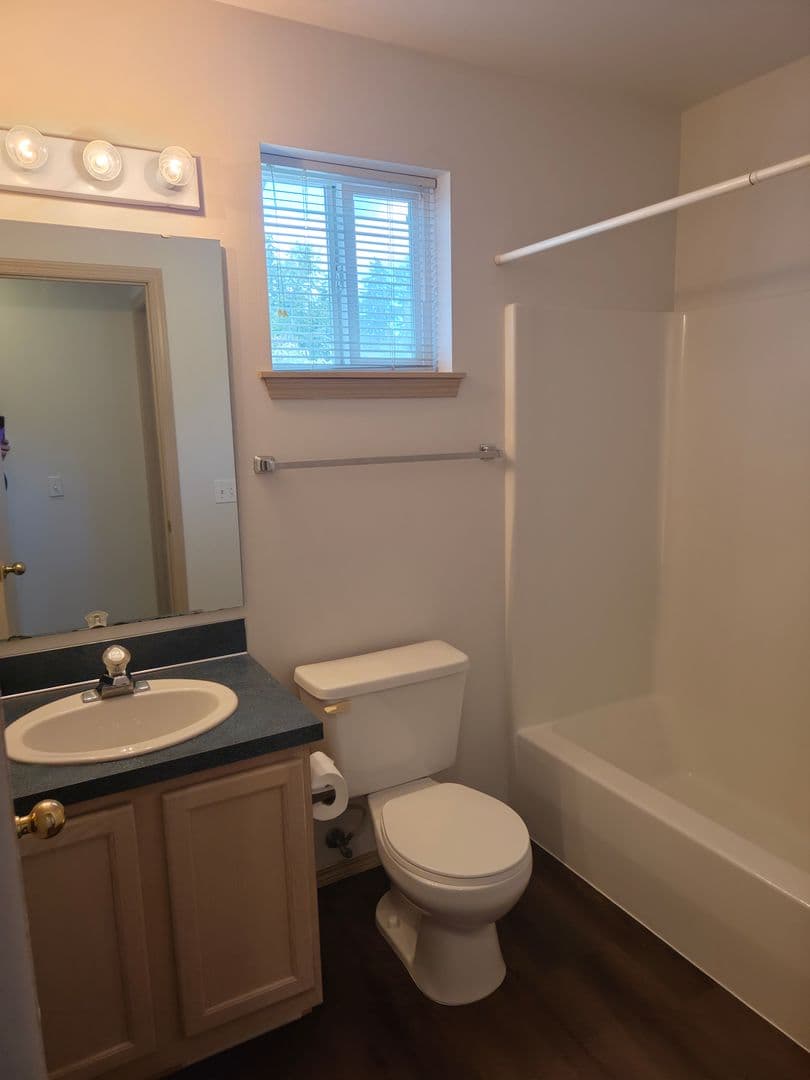 Bellingham Apartment: 2505 Kentucky