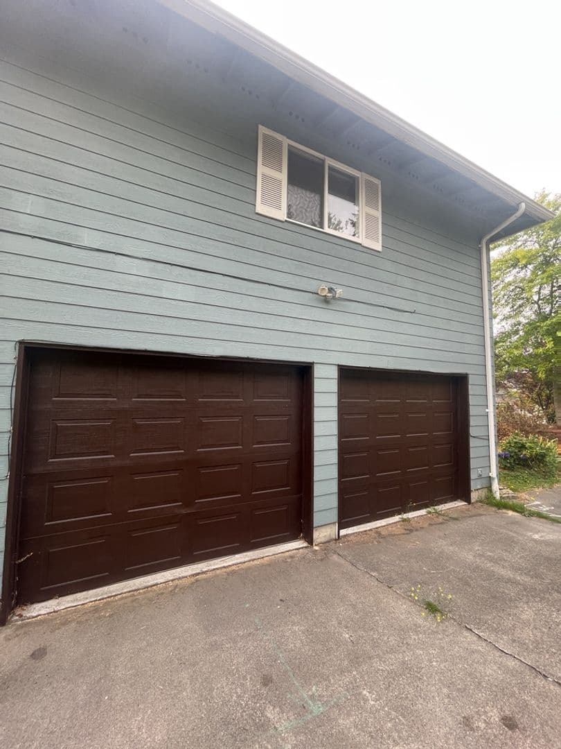 Bellingham House: 1017 Yew Street