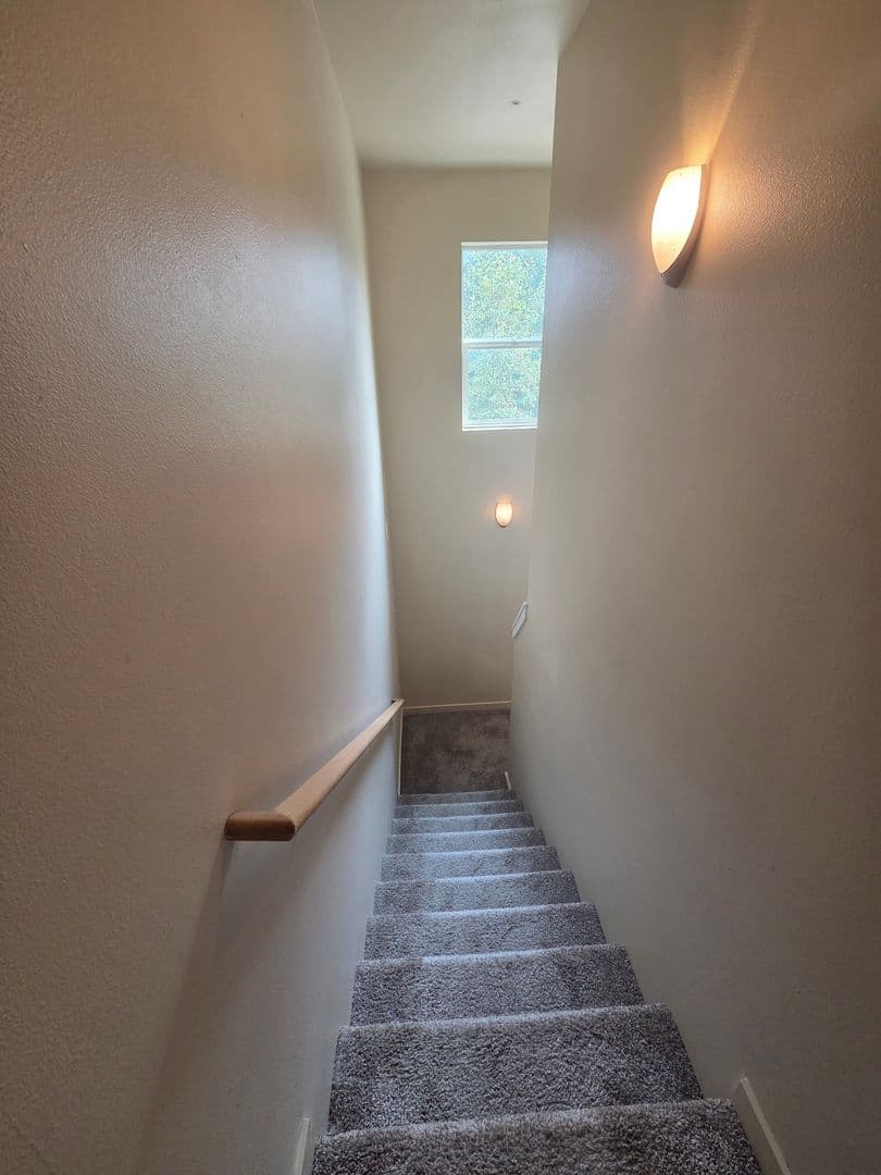 Ferndale Apartment: 2180 Washington St
