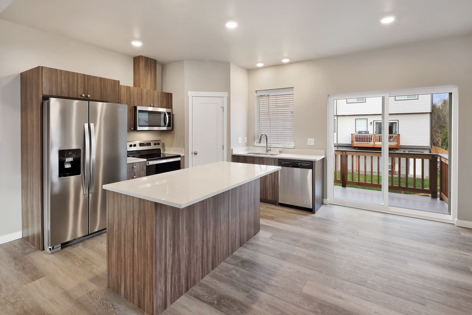 Ferndale Apartment: 1837 Eastgate Loop