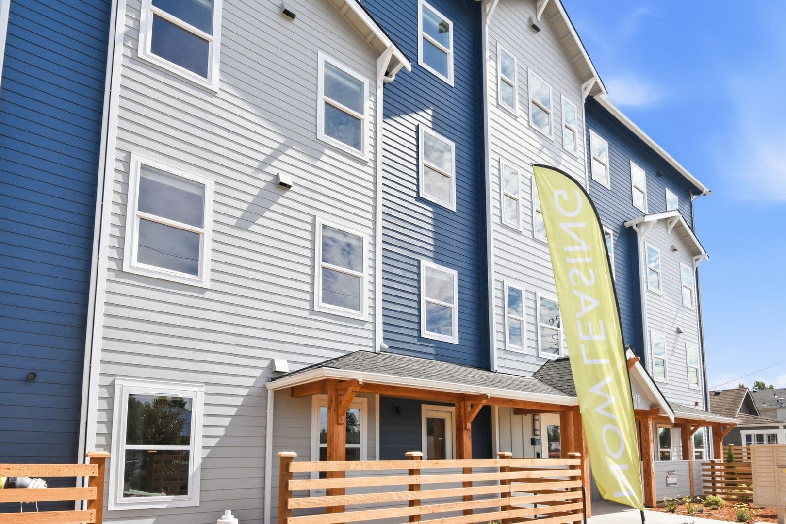 Bellingham Apartment: 2418 Verona Street