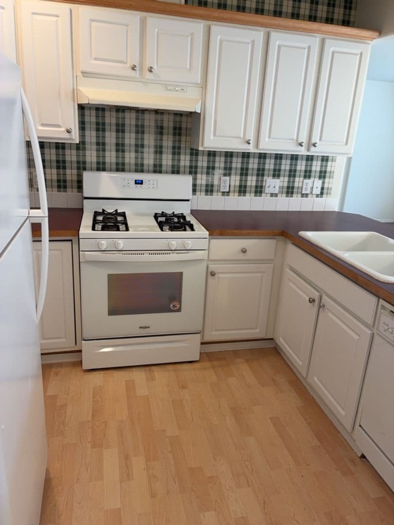 Blaine Apartment: 220 14th Street