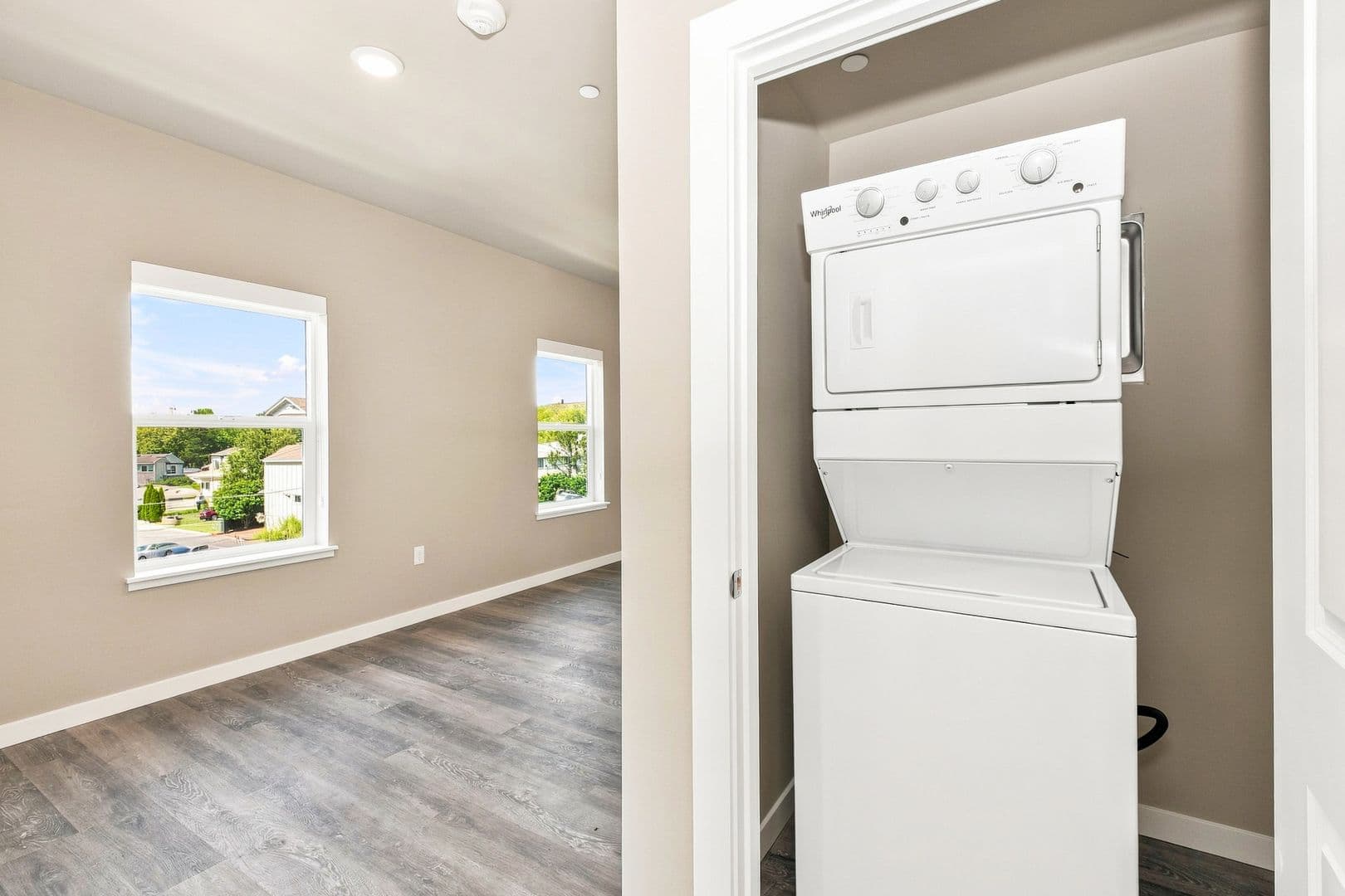 Bellingham Apartment: 2418 Verona Street