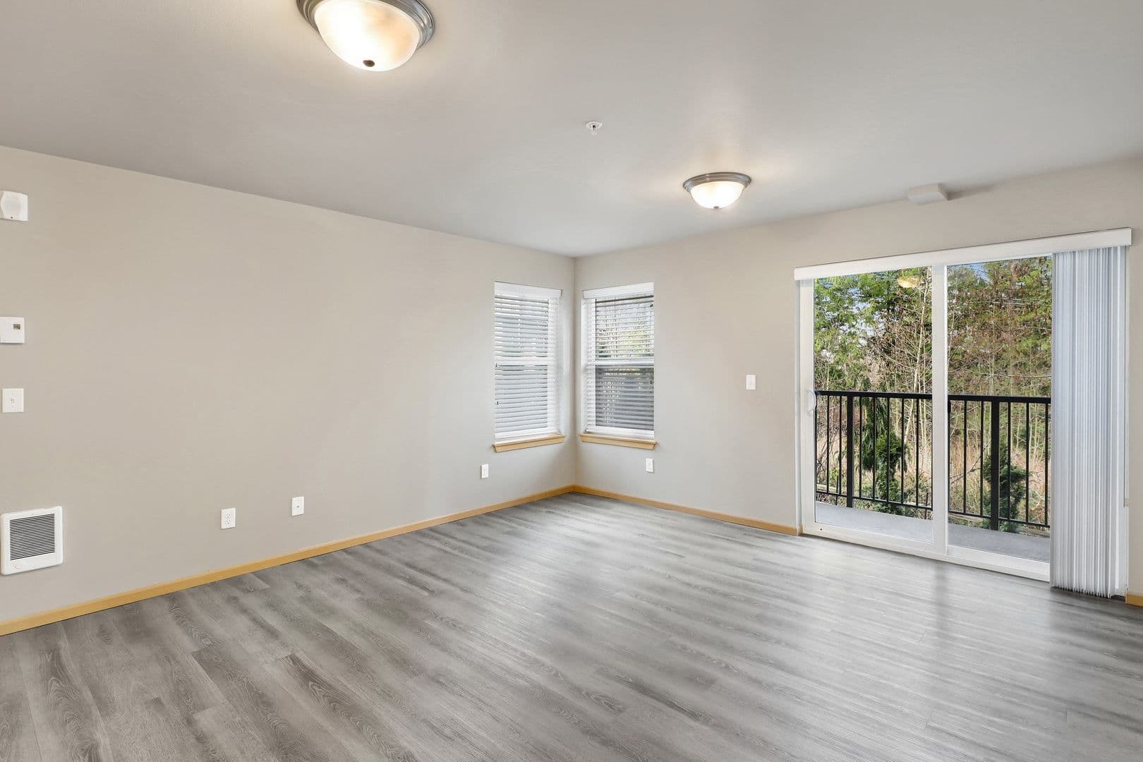 Bellingham Apartment: 541 -545 -549 E Kellogg Road