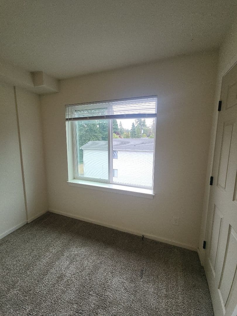 Bellingham Apartment: 2305 Douglas Avenue
