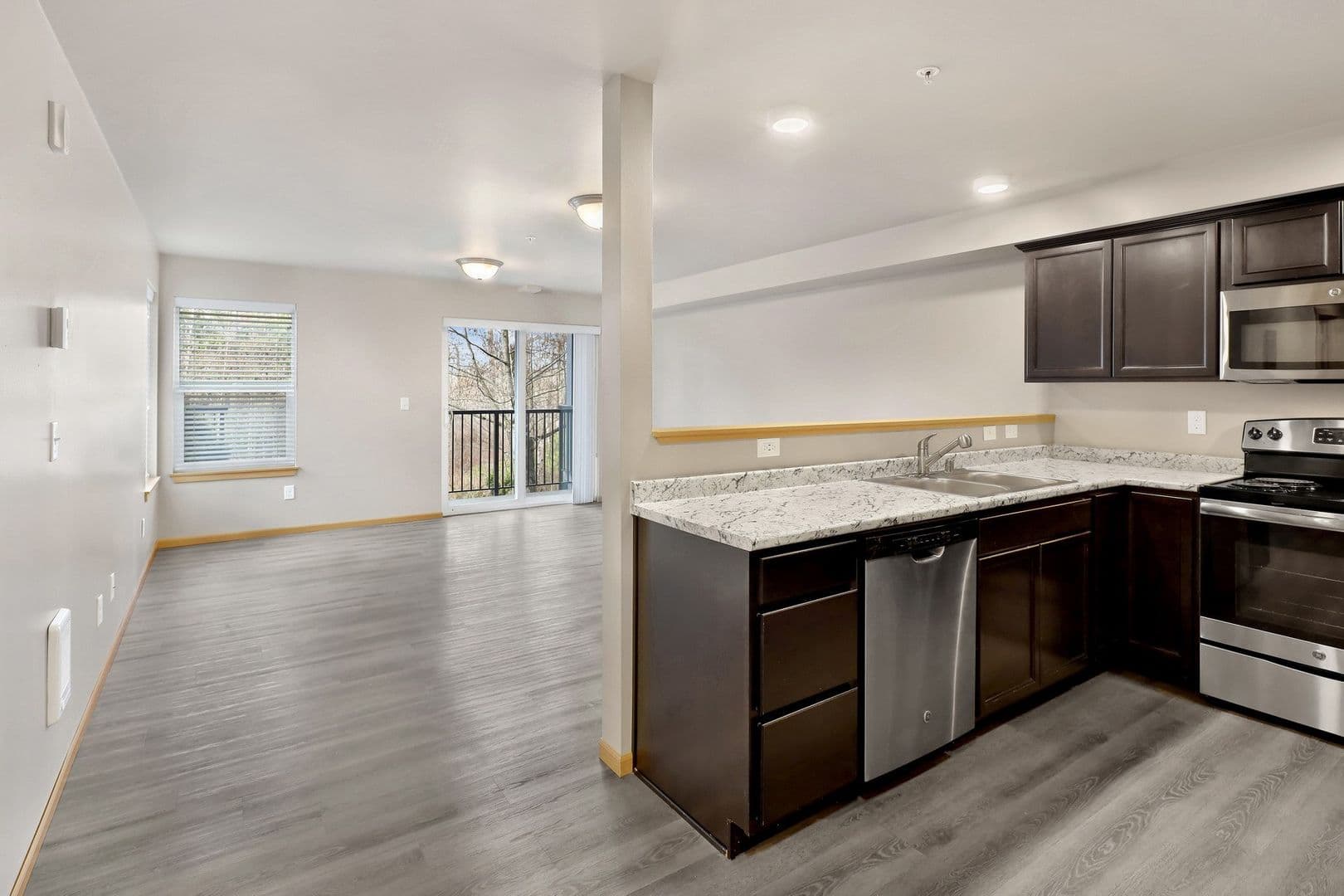 Bellingham Apartment: 541 -545 -549 E Kellogg Road