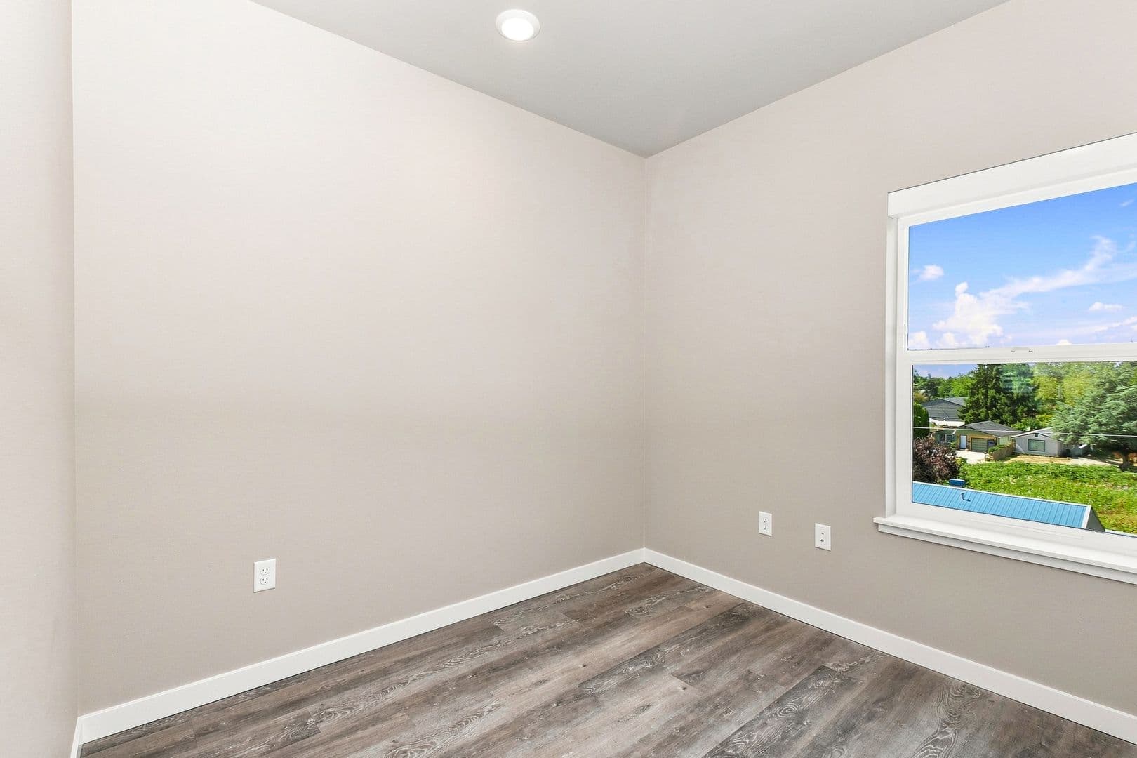 Bellingham Apartment: 2418 Verona Street