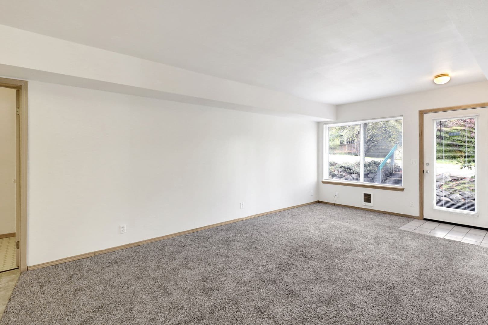Bellingham Apartment: 2170 Douglas Avenue