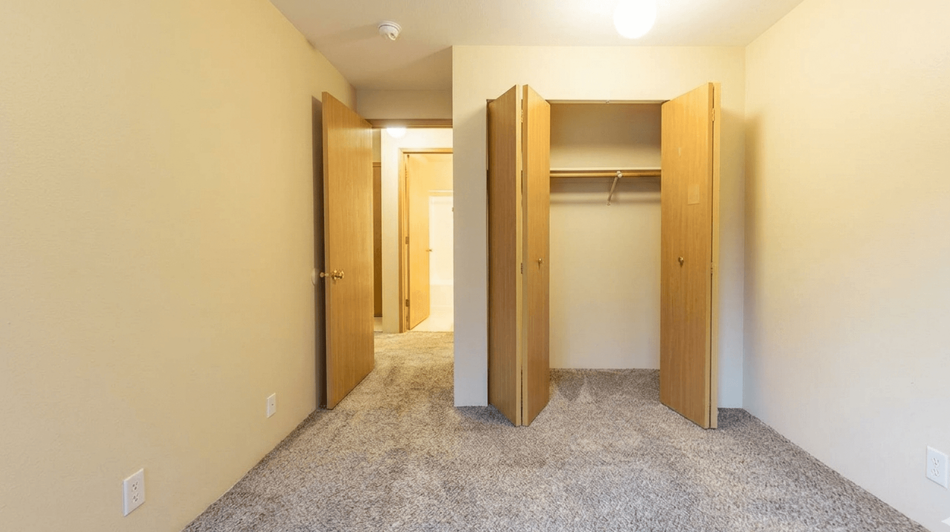 Bellingham Apartment: 926 23rd/927 22nd Street