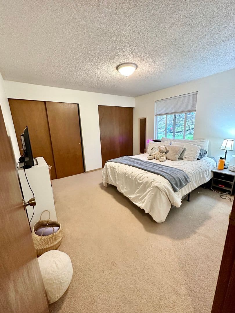 Bellingham Apartment: 1014 23rd Street
