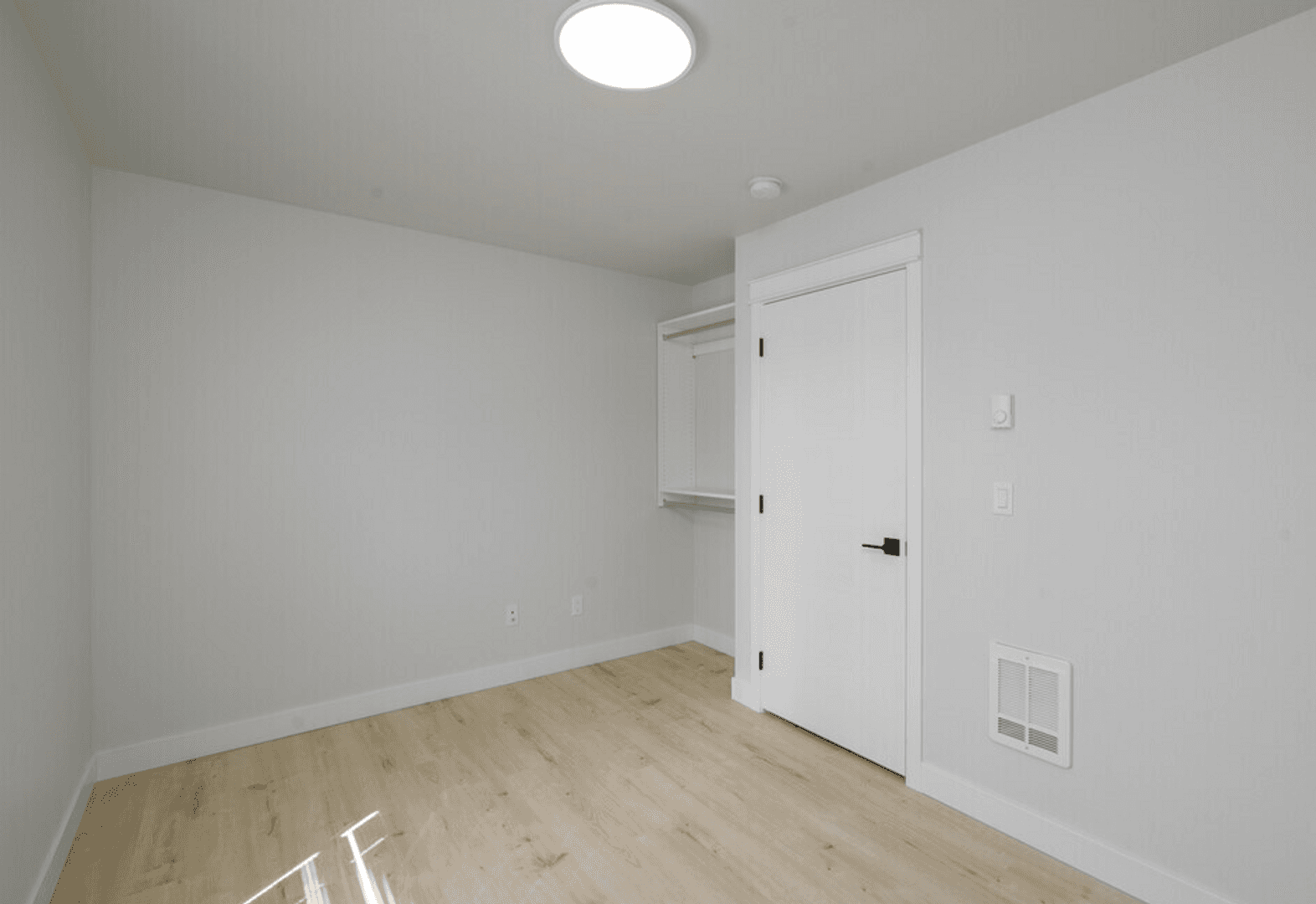 Bellingham Apartment: 3408-3412 Northwest Avenue