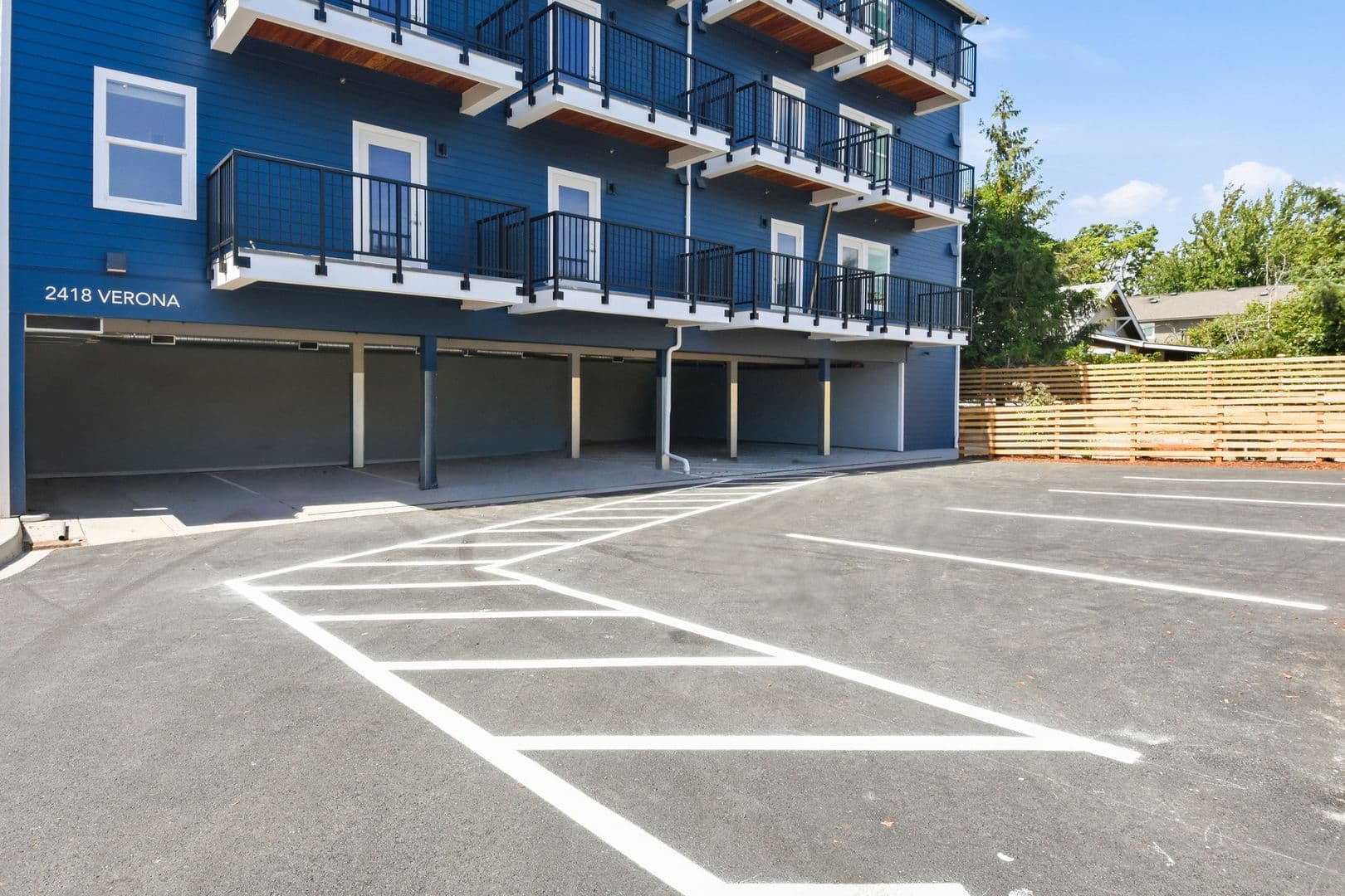 Bellingham Apartment: 2418 Verona Street