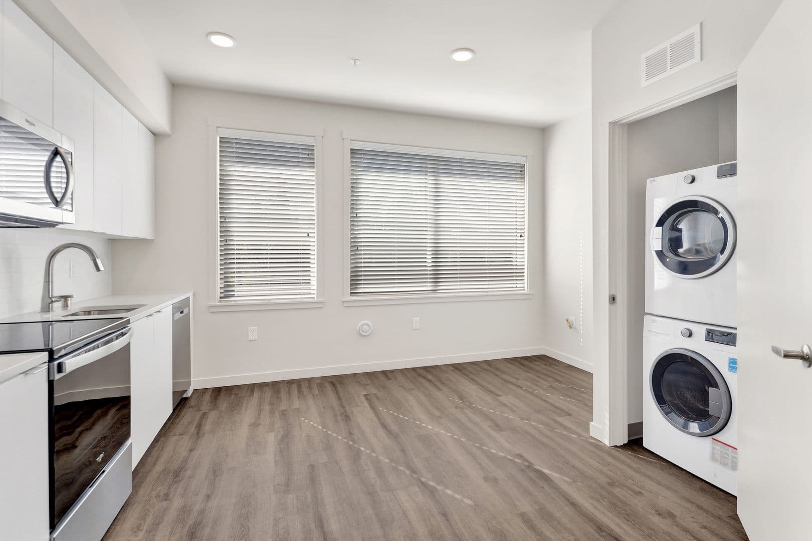 Bellingham Apartment: 1818 D Street