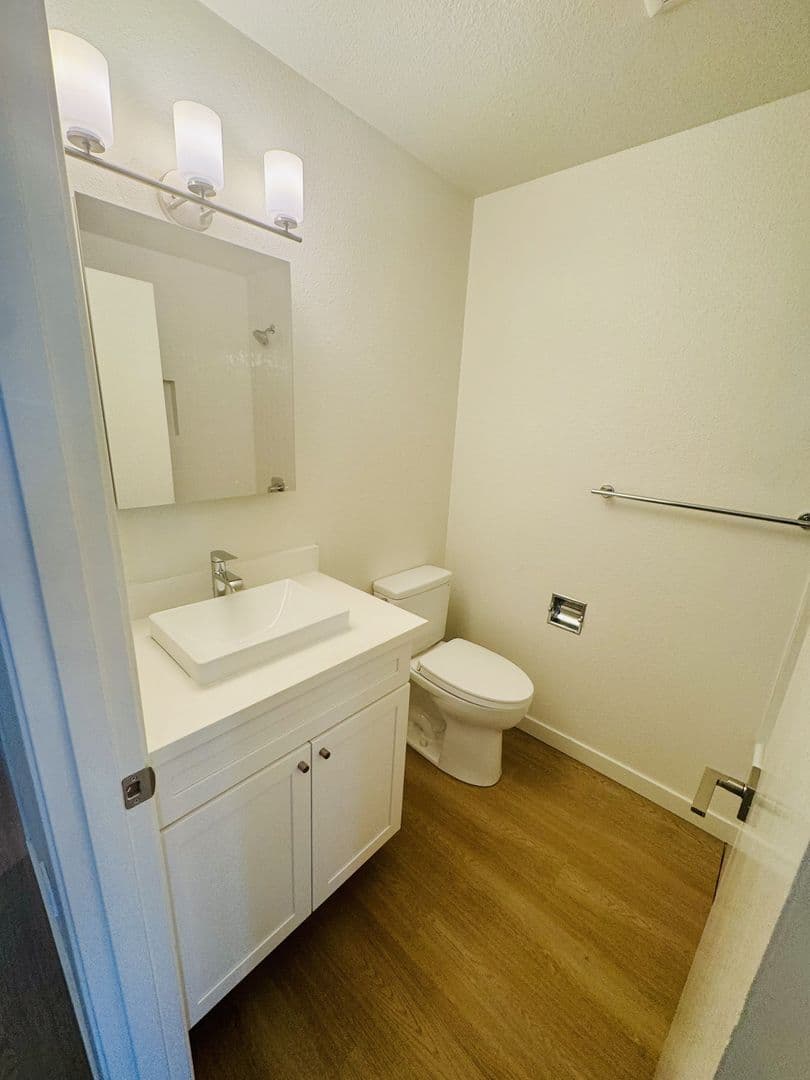 Bellingham Apartment: 490 S. State St