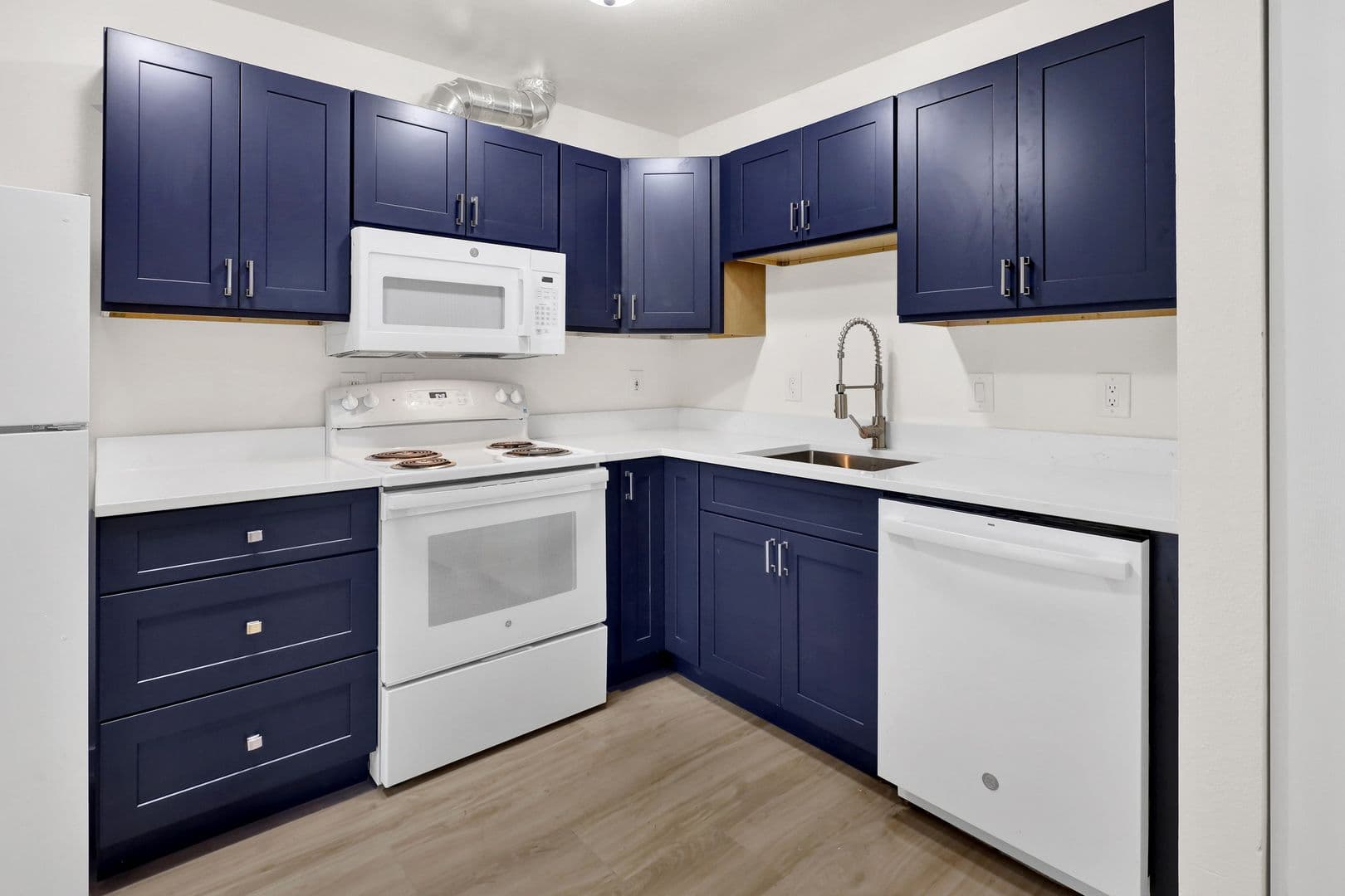 Bellingham Apartment: 1401-1405 E Sunset Dr