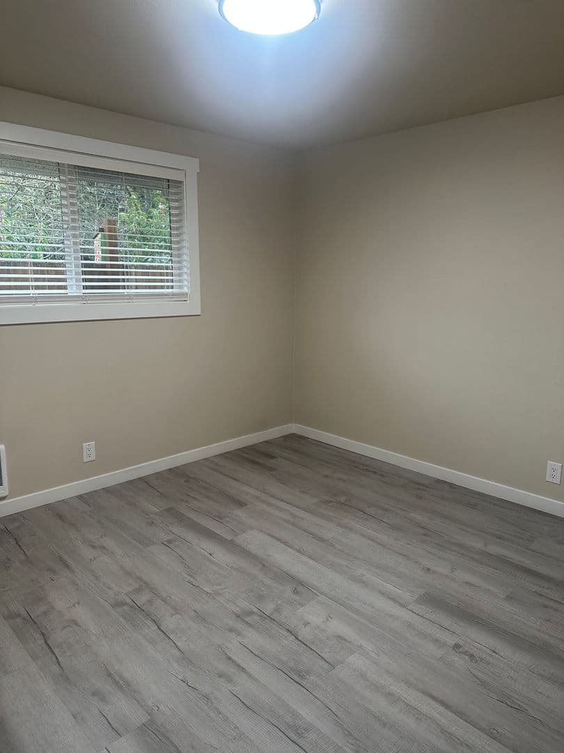 Bellingham Apartment: 1500 E Victor St