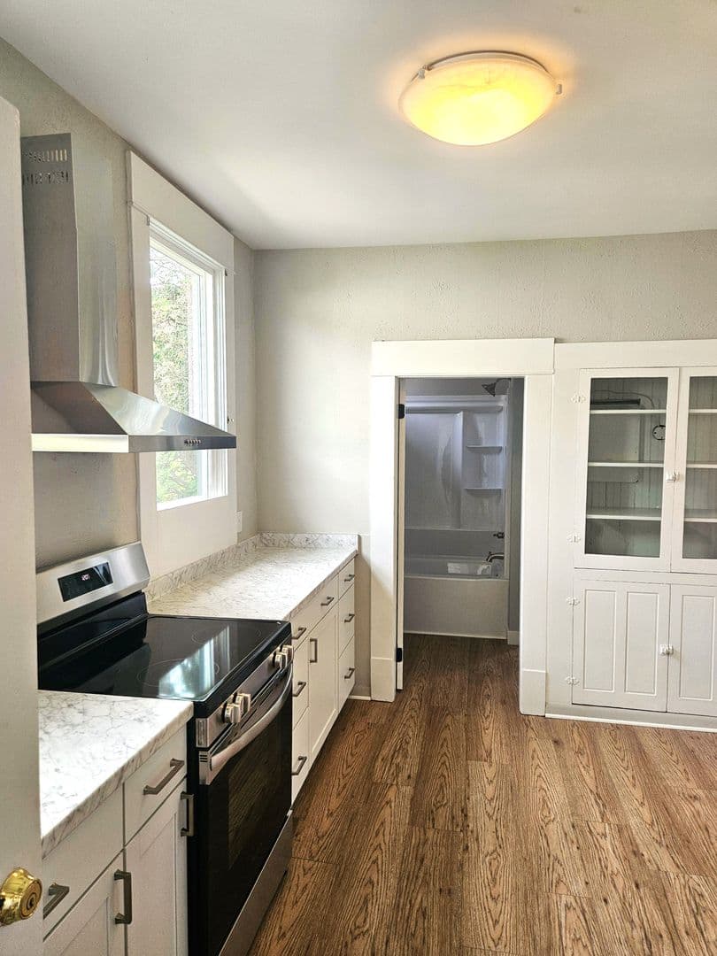 Bellingham House: 1515 12th Street - 1515