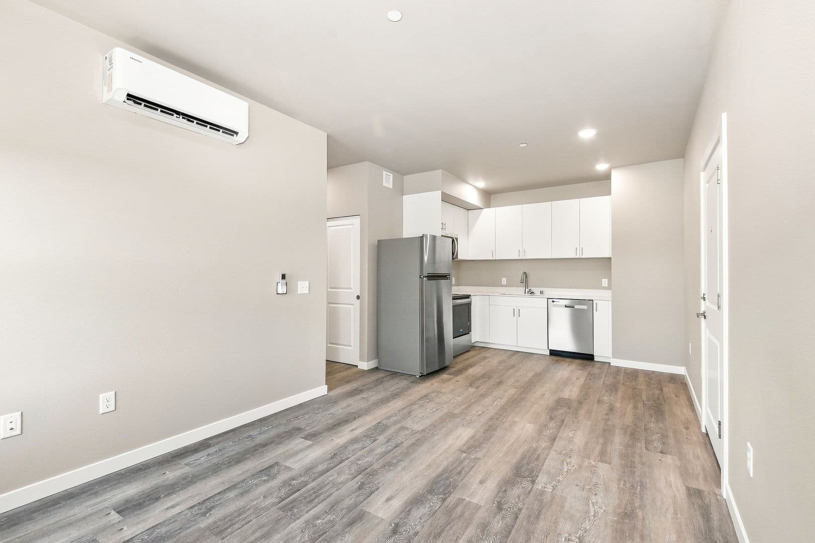 Bellingham Apartment: 2418 Verona Street