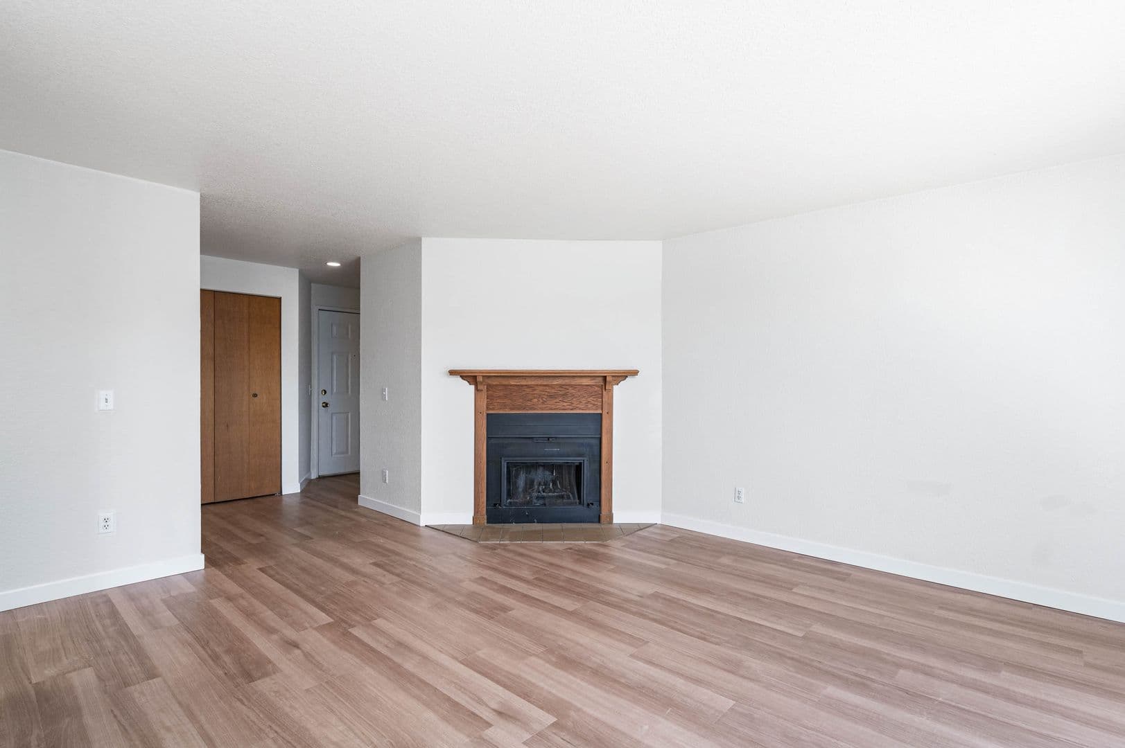 Bellingham Apartment: 2502-2506 Douglas Avenue