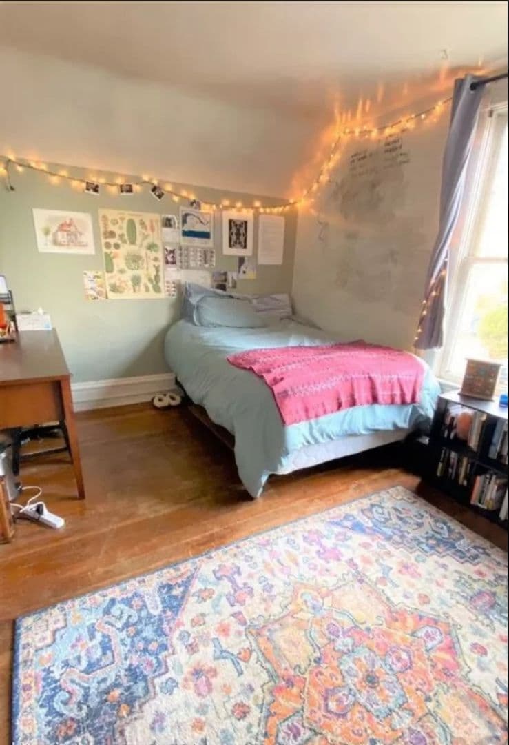 Bellingham House: 614 E Myrtle Street