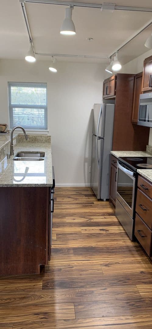 Bellingham Apartment: 2305 Douglas Avenue