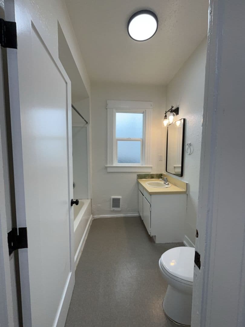 Bellingham House: 2006 J Street