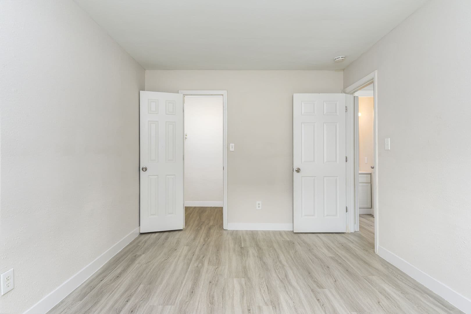 St. Louis Apartment: 7912 Olde English Rd