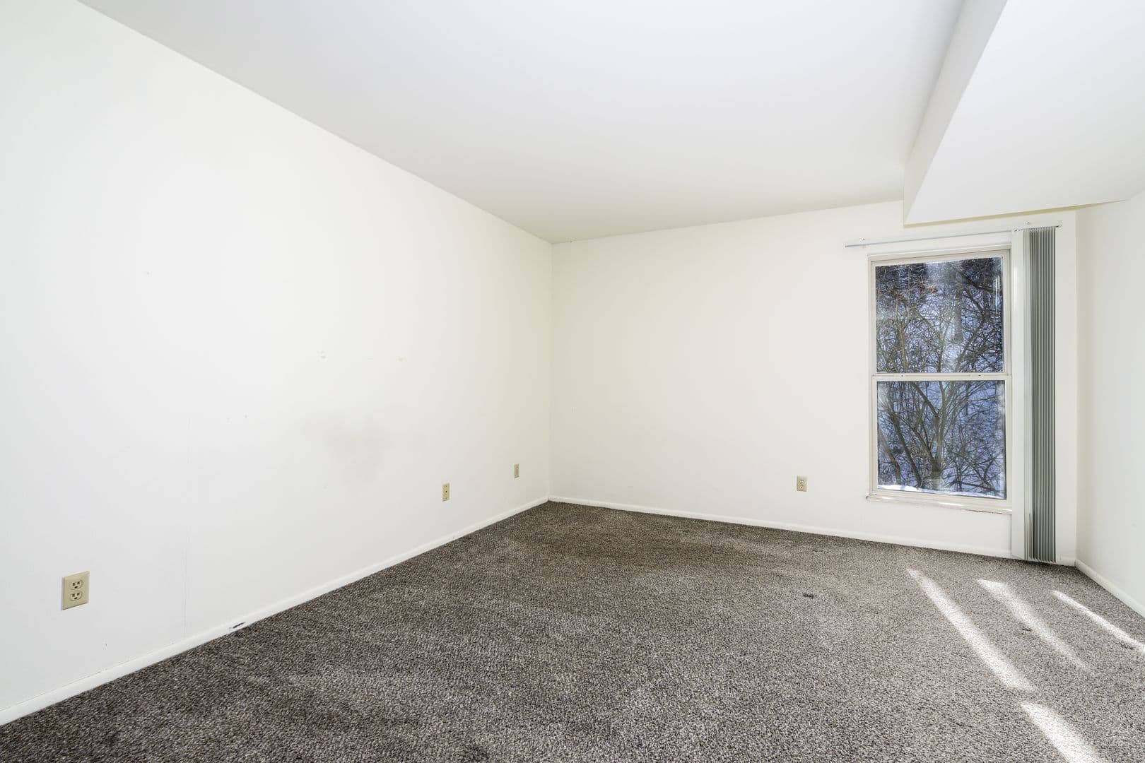 St. Louis Apartment: 10900 Oak Forest Parkway Dr