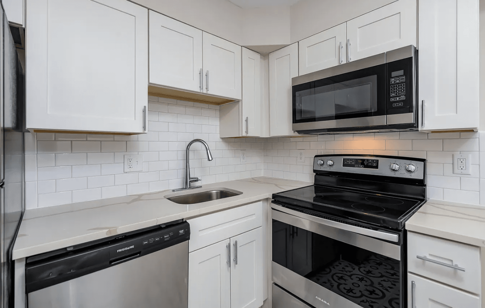 St. Louis Apartment: 3710 Greenwood Blvd