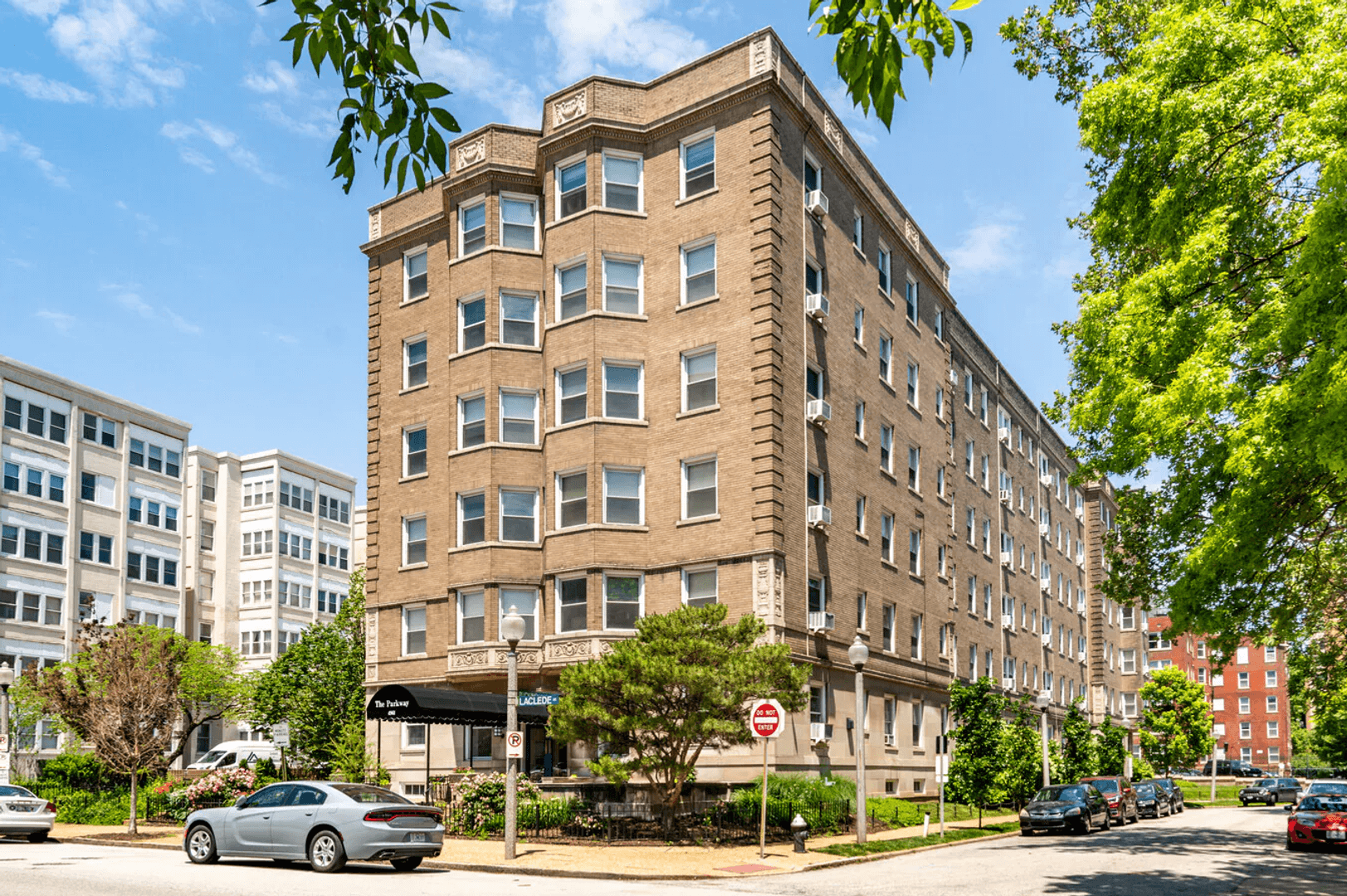 Saint Louis Apartment: 4961 Laclede Ave