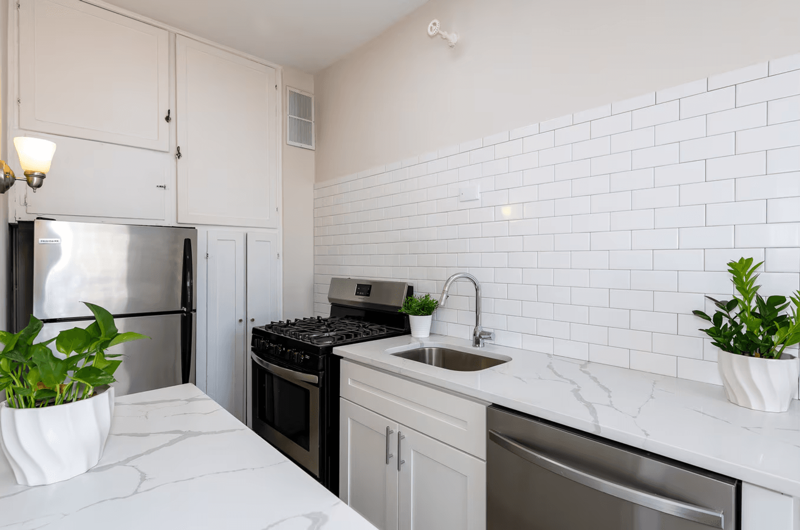 Saint Louis Apartment: 4961 Laclede Ave