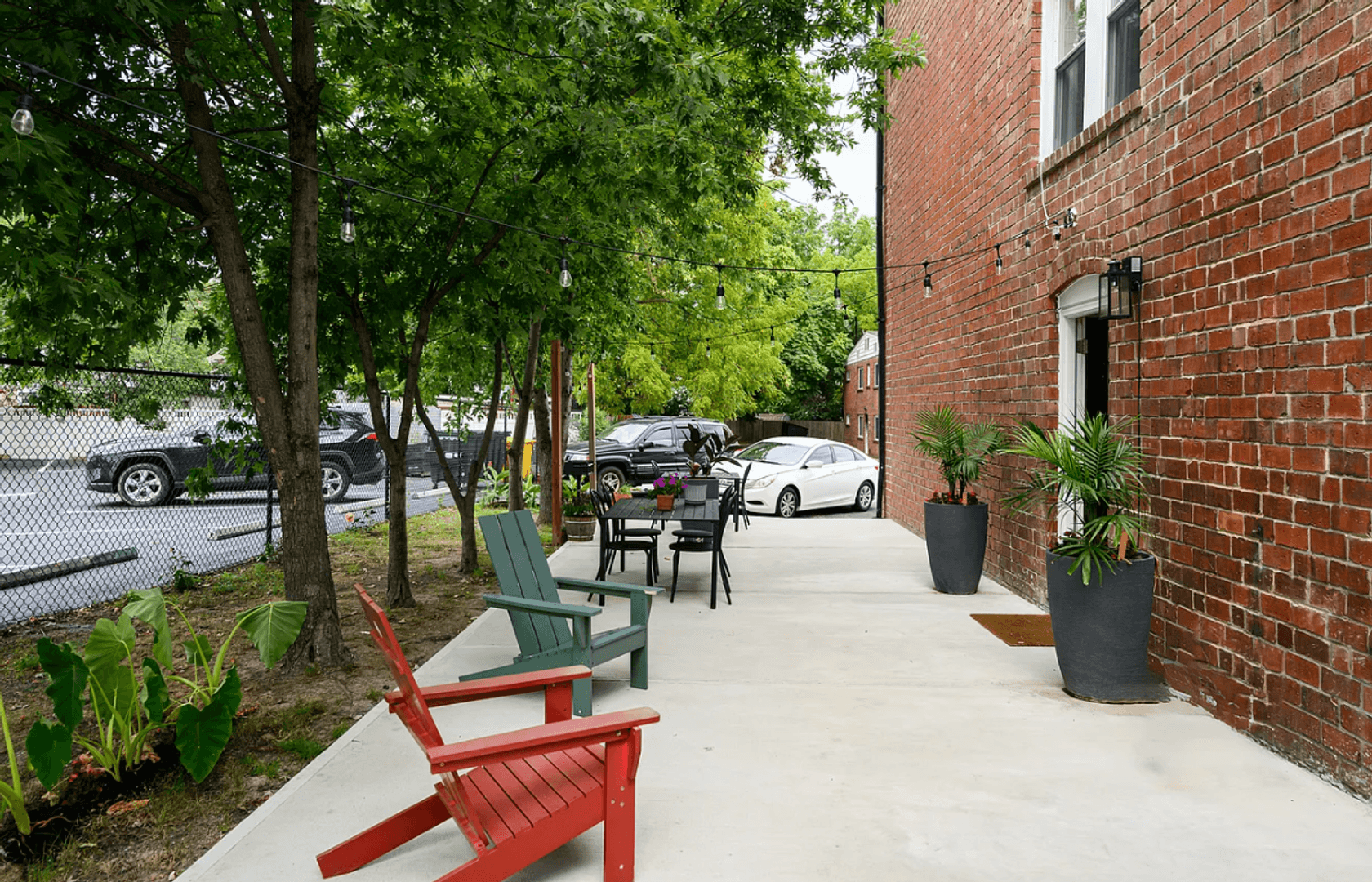 Maplewood Apartment: 7389 Maple Ave.